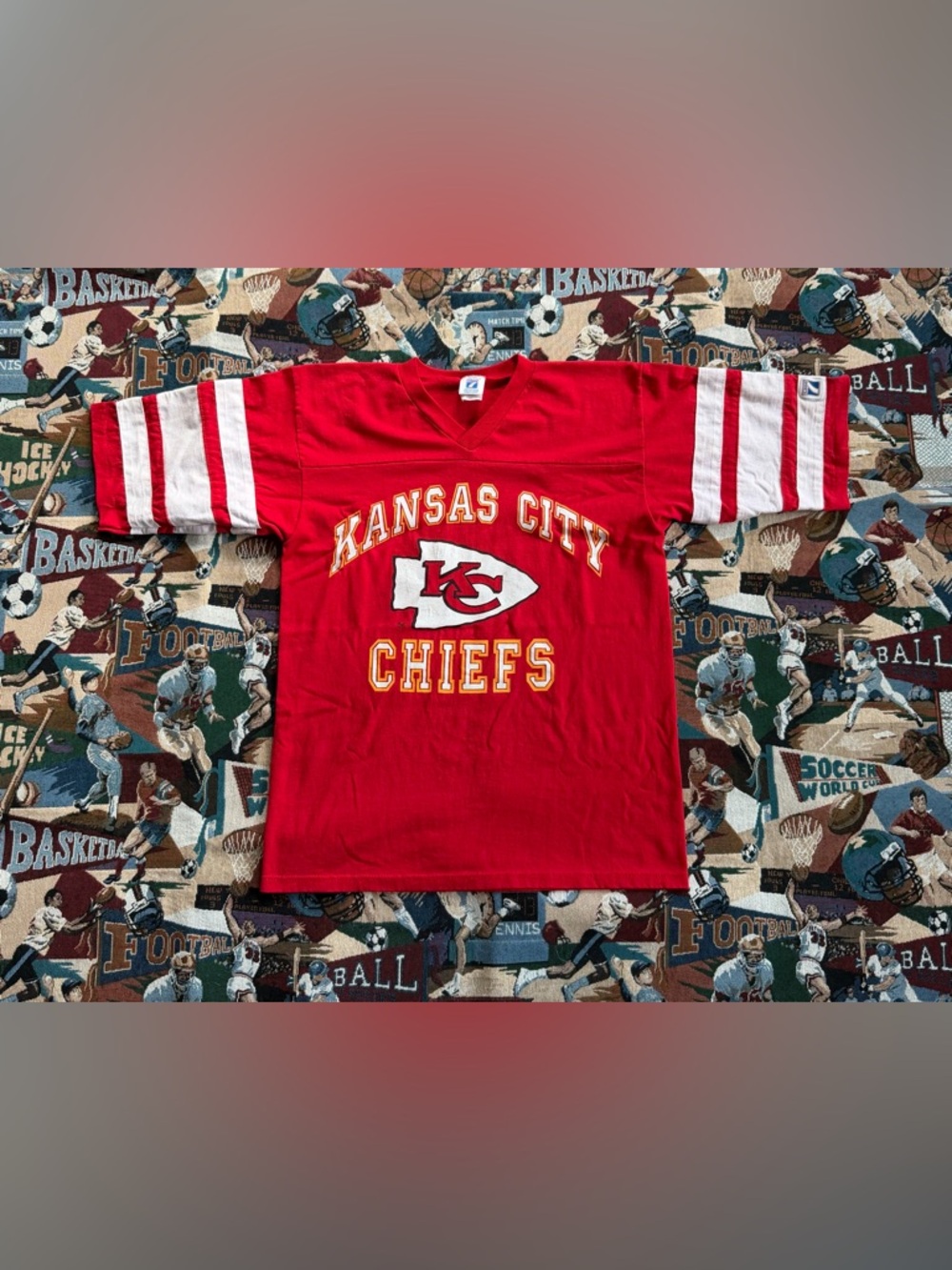 Vintage 90s Women’s Logo 7 NFL Kansas City Chiefs Red Graphic T-Shirt